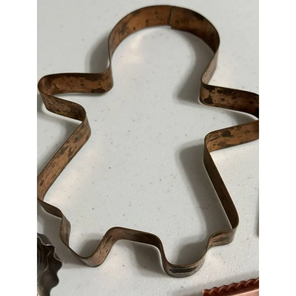 Vintage Cookie Cutter 36pc Lot Plastic Aluminum Mixed Shapes Snoopy Clifford‎